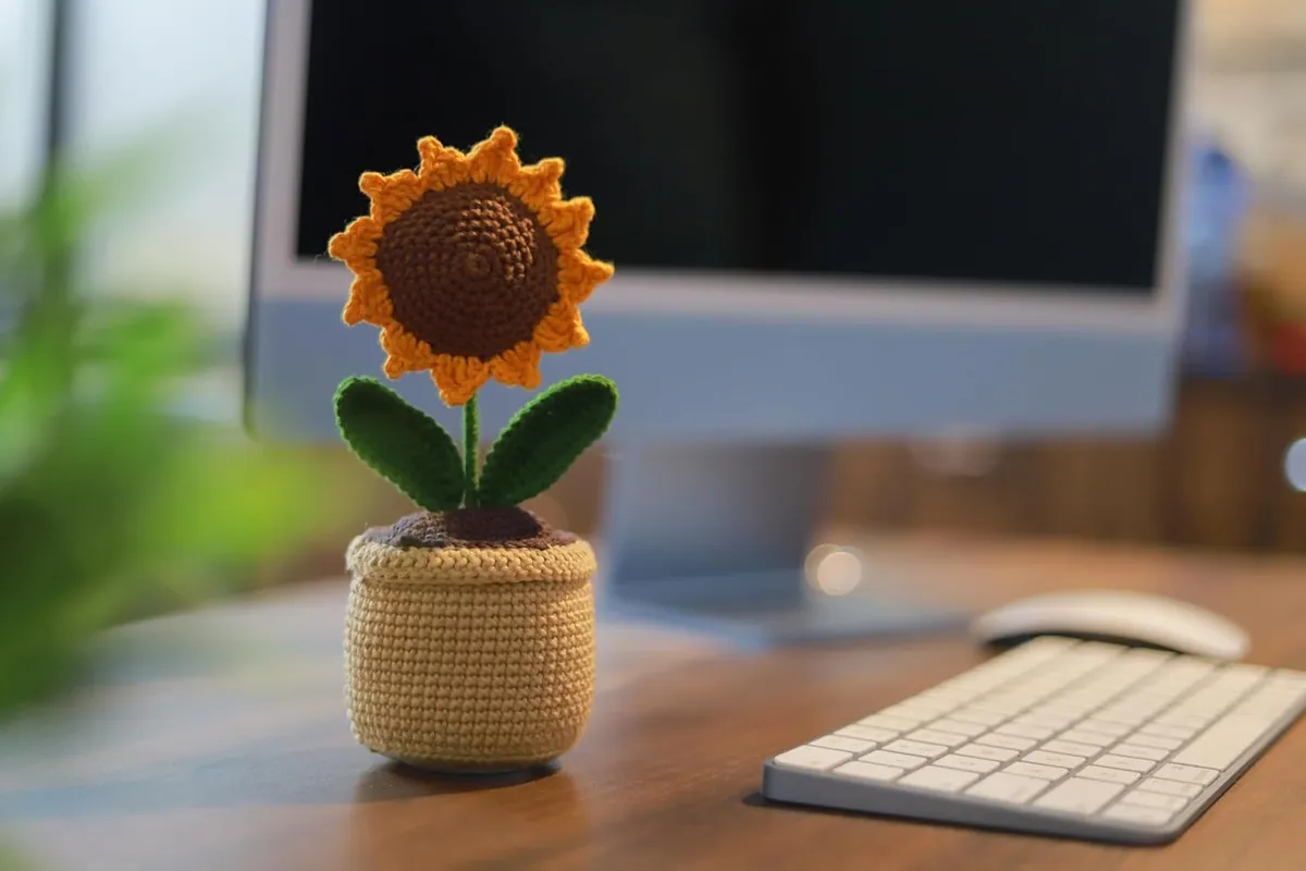 Handmade Crochet Flowers Completed Hand Woven Sunflowers Daisy Knitted Potted Plants Knitted Flower for Car Dash Decoration, Table Decoration, Home Decoration Pack-1